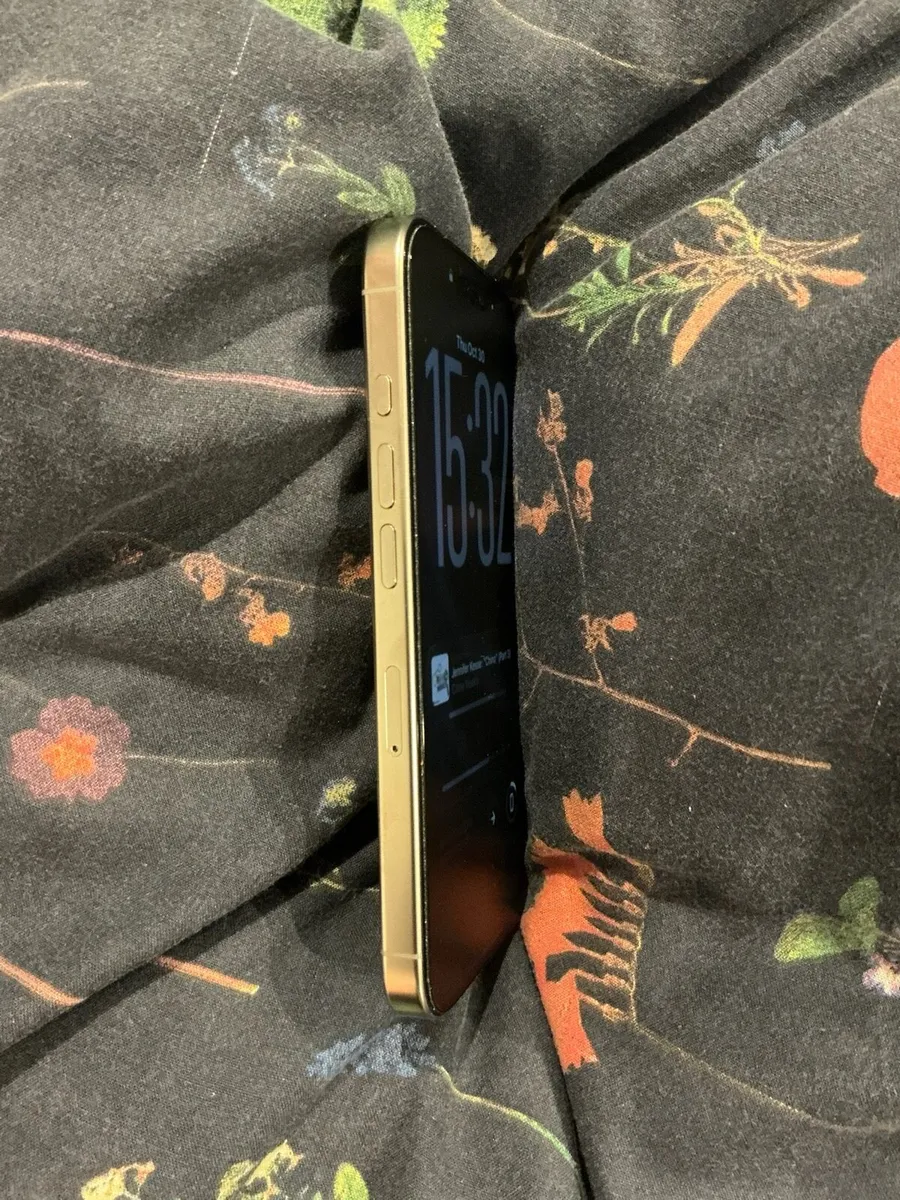 iPhone 16 Pro - Image 4