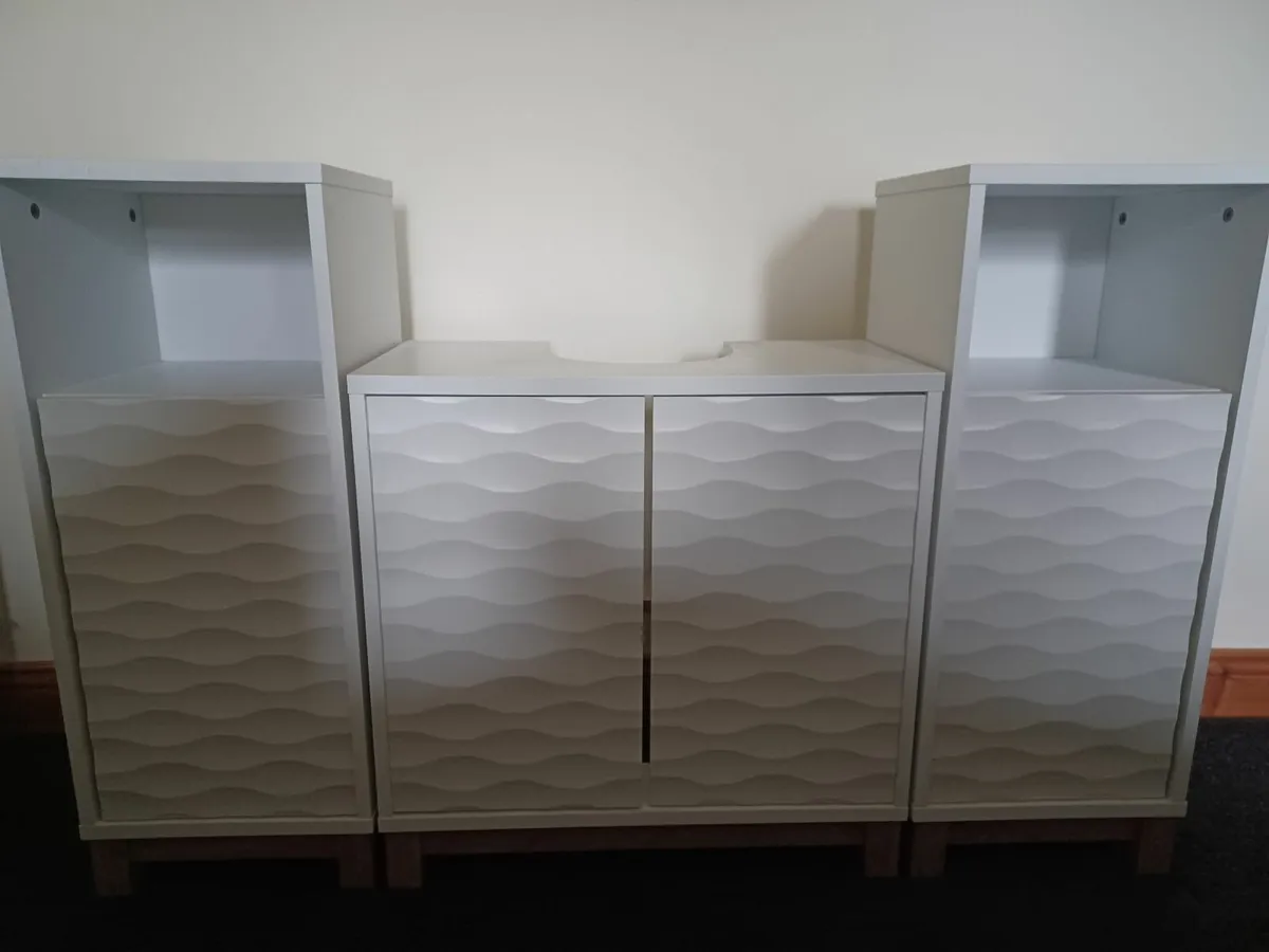 Bathroom cabinets x 2 & undersink storage unitt - Image 1