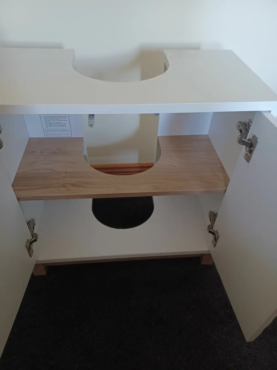 Bathroom cabinets x 2 & undersink storage unitt - Image 3