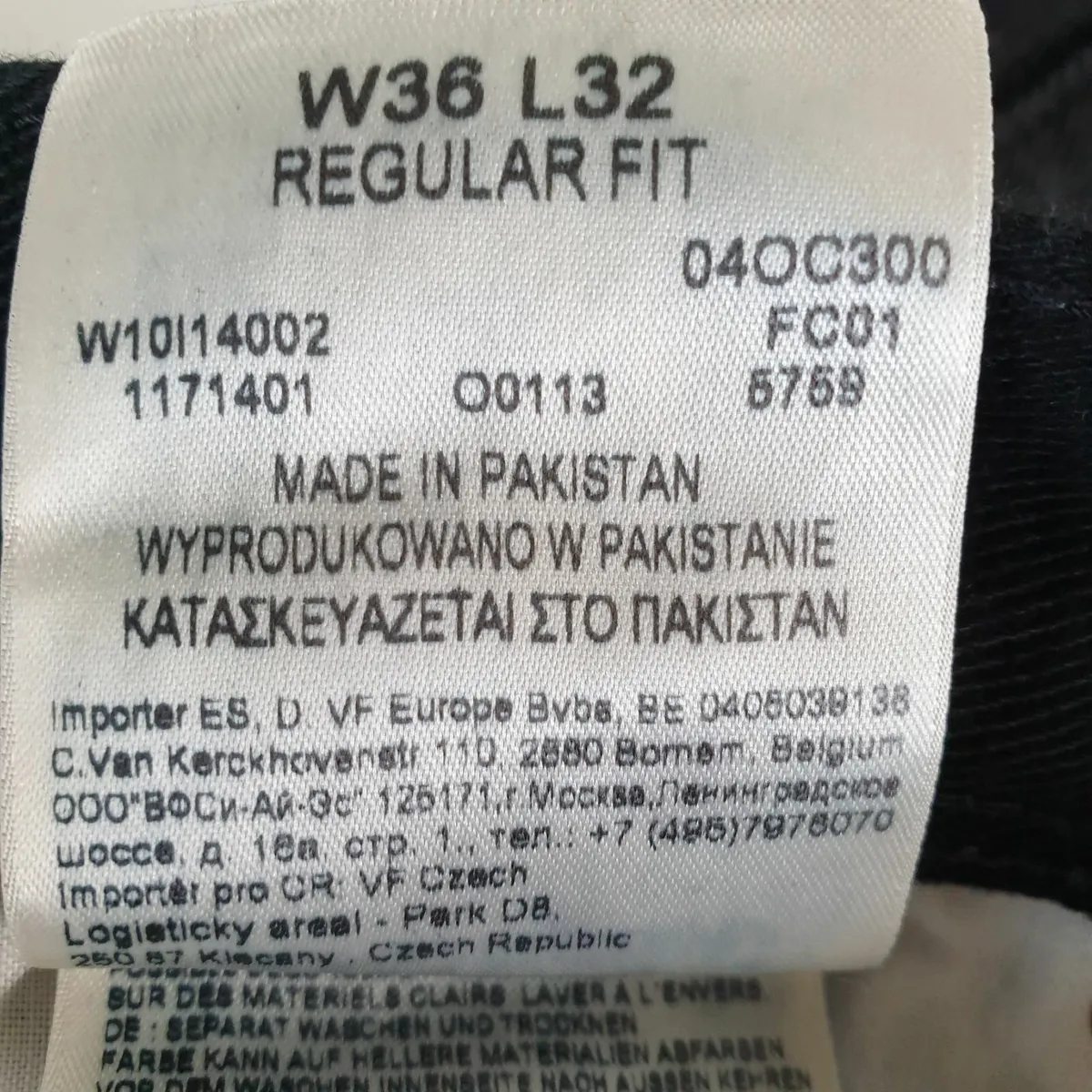 Wrangler black jeans W35 L31 - Image 3