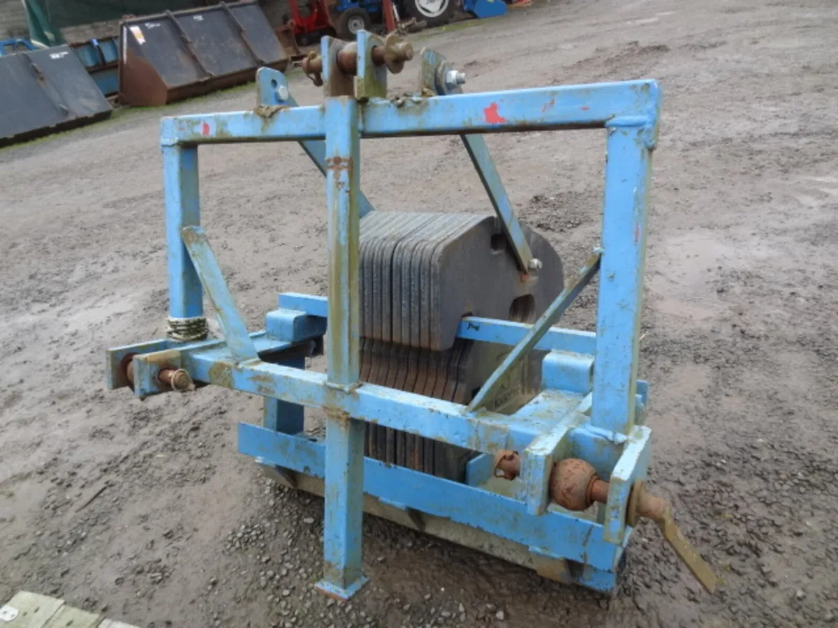 New Holland Fan Weights on 3 Point Linkage Frame - Image 4