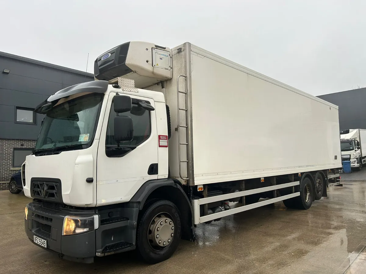 March 2015 Renault D26 6x2 Fridge - Image 3