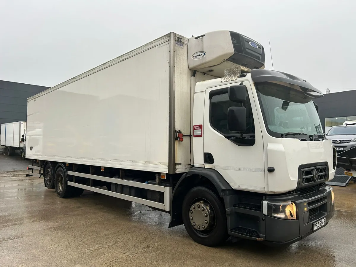March 2015 Renault D26 6x2 Fridge - Image 1