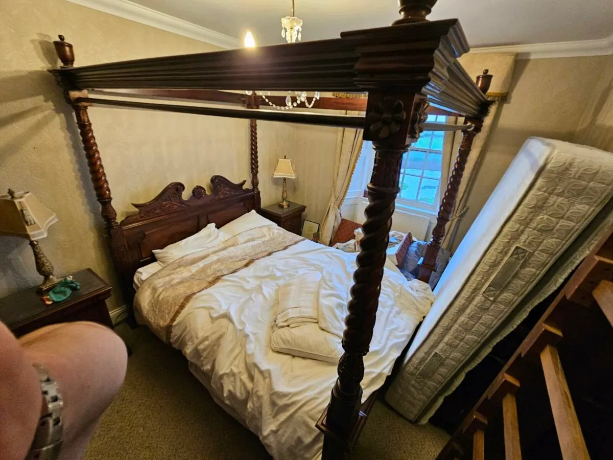 Room furniture - Image 1