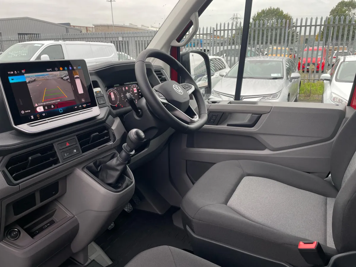 Volkswagen CRAFTER Highline 30 MWB 140HP manual - Image 2