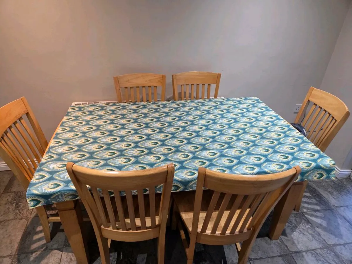 Kitchen table and chairs - Image 2