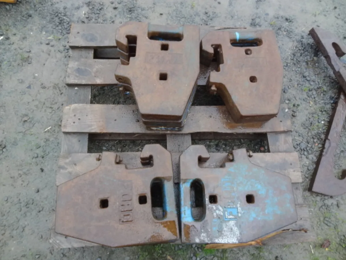 Ford 10 Series Tractor Suitcase Weights - Image 1