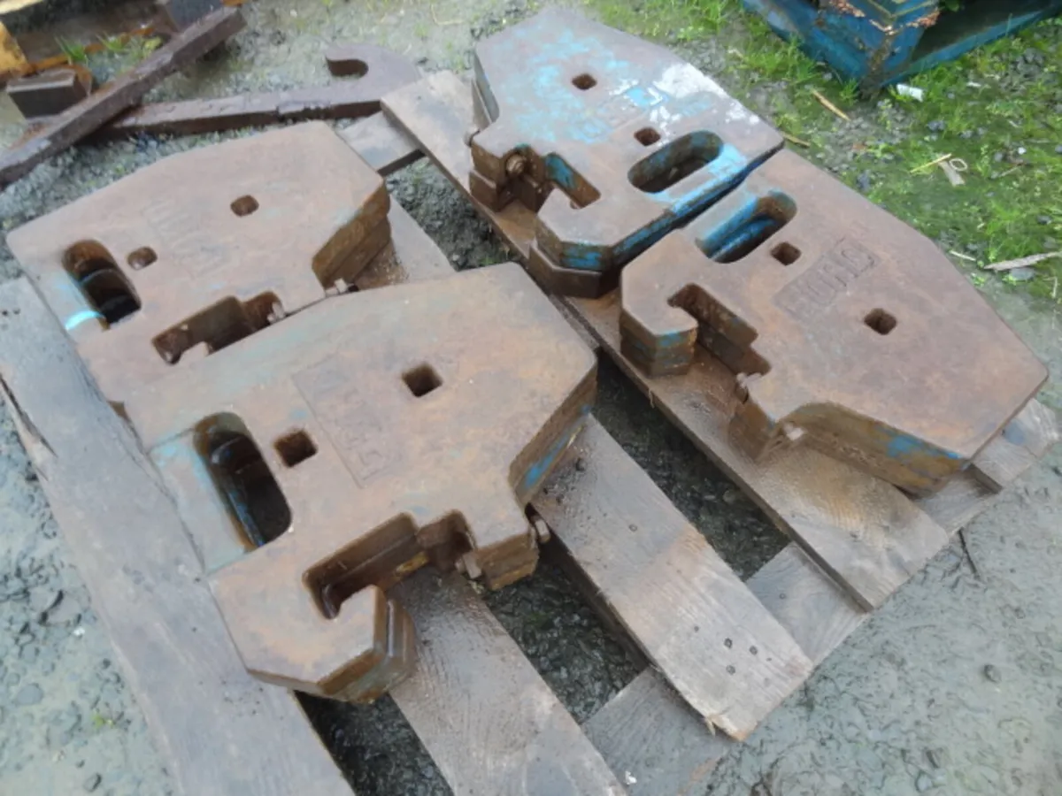 Ford 10 Series Tractor Suitcase Weights - Image 2