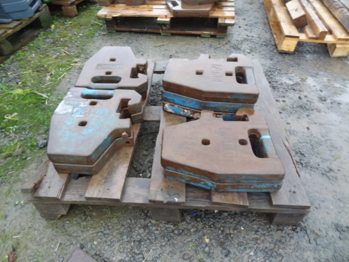 Ford 10 Series Tractor Suitcase Weights - Image 4