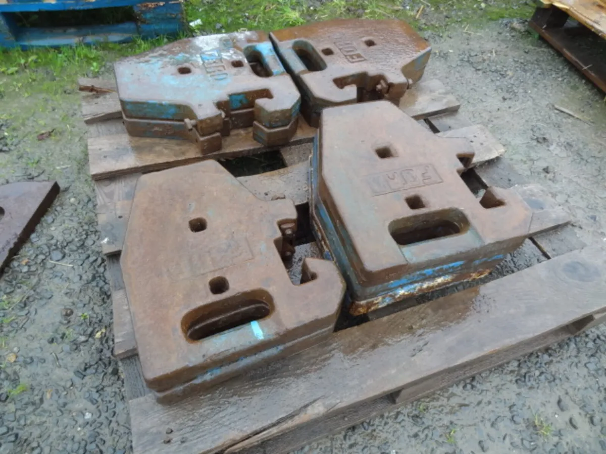 Ford 10 Series Tractor Suitcase Weights - Image 3