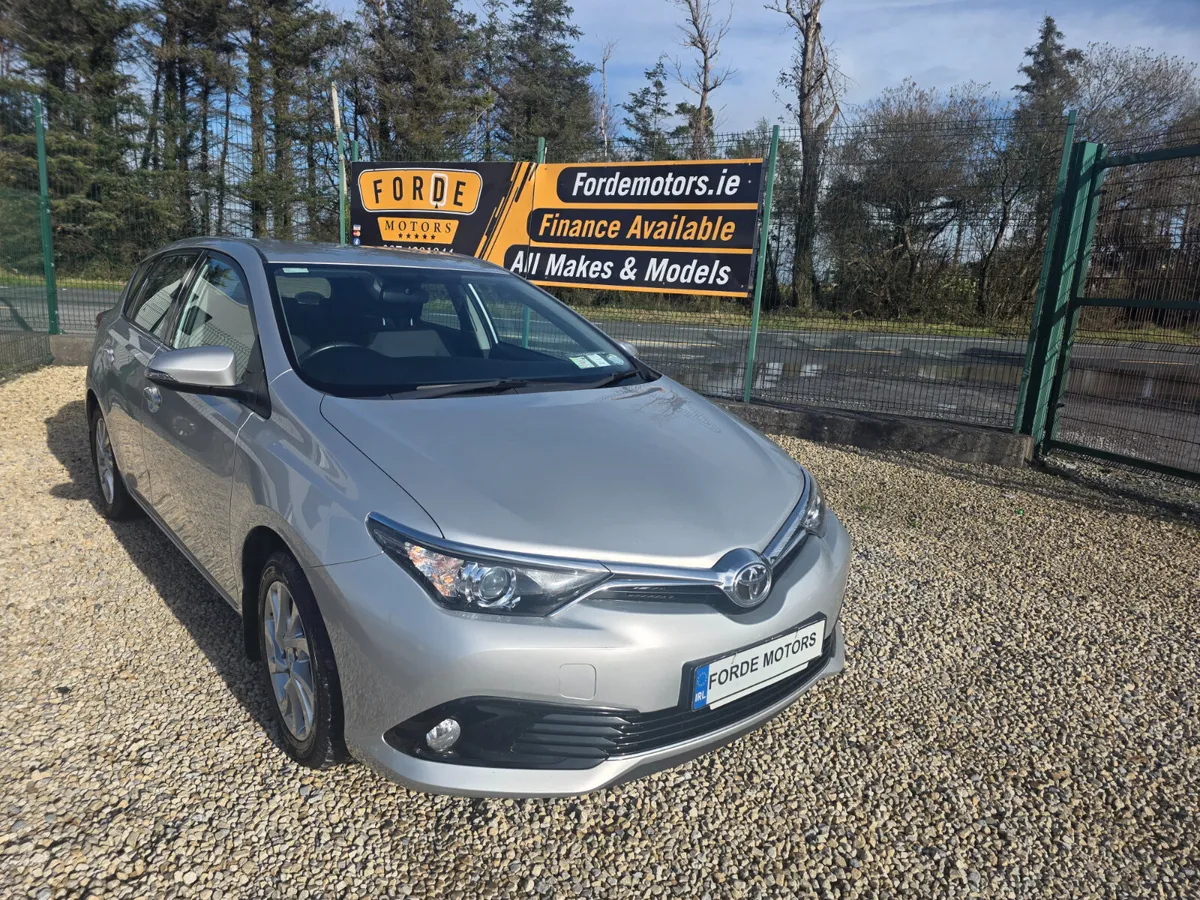 Toyota Auris 2015 - Image 1