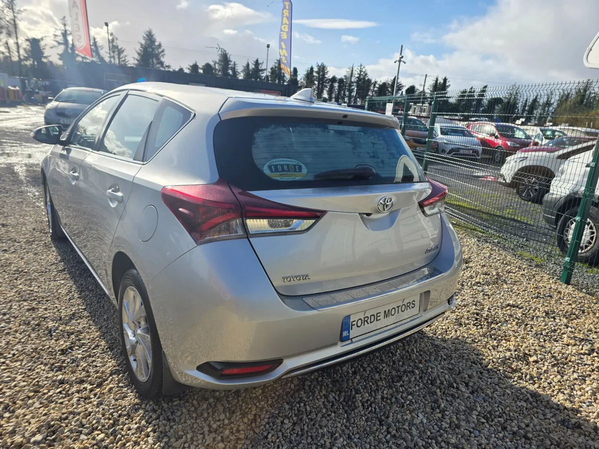 Toyota Auris 2015 - Image 3