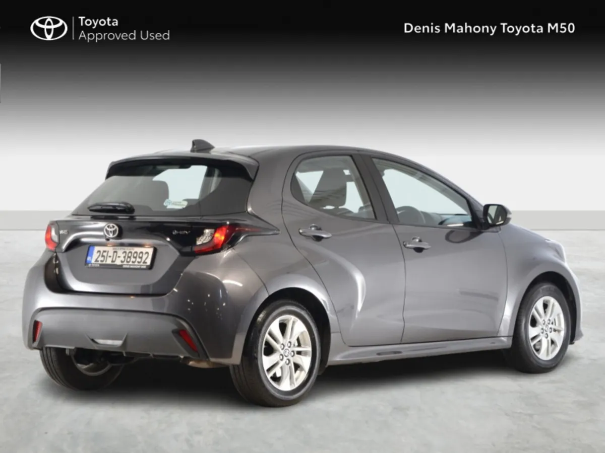 Toyota Yaris Hybrid Luna Auto - Image 2