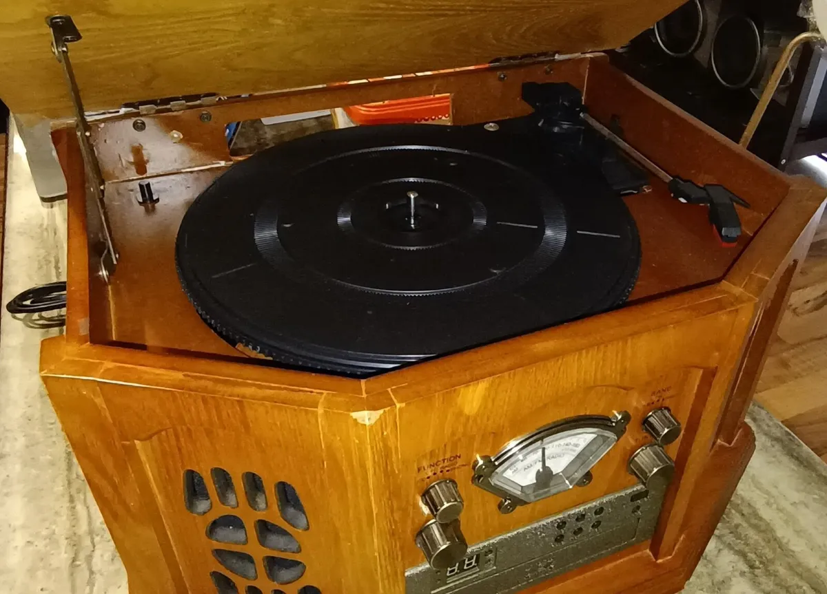 Vintage Style Music System for Repair/Parts - Image 2