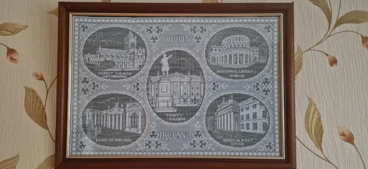 LACE CASTLES OF IRELAND  and DUBLIN MONUMENTS - Image 1