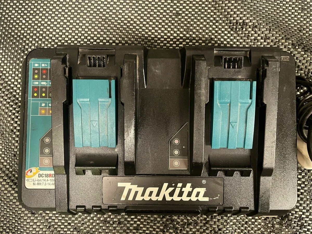 Makita Twin Charger - Image 1