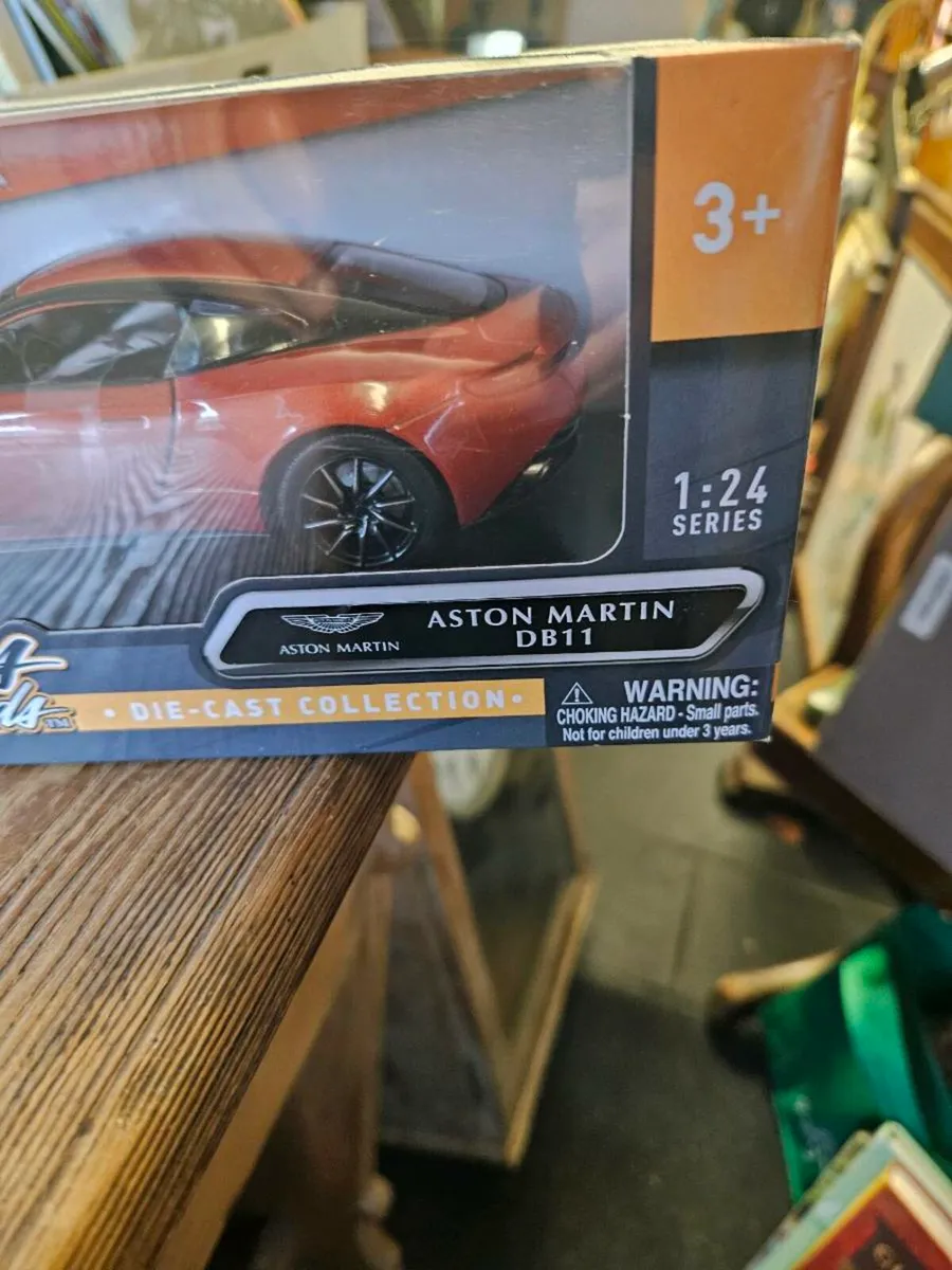 Corgi Motormax Aston Martin 1.24 - Image 2