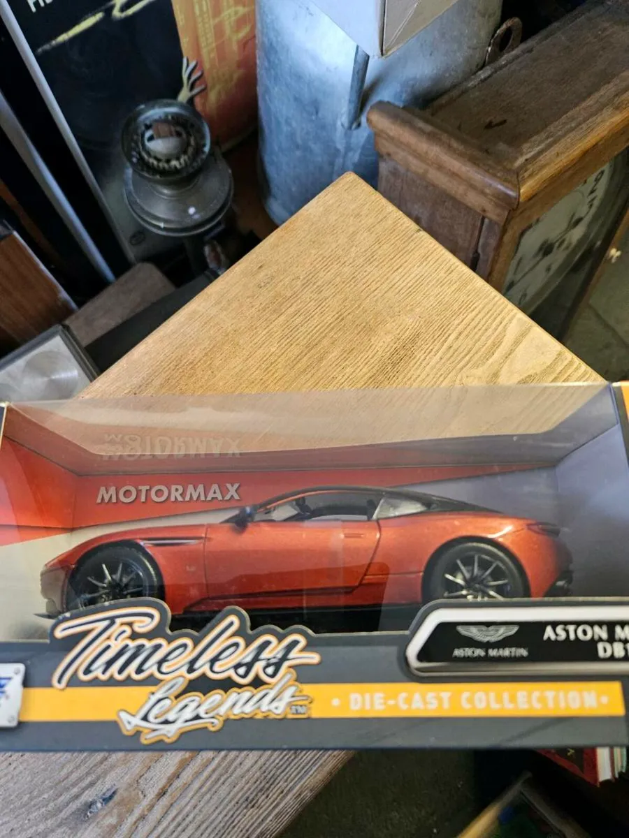 Corgi Motormax Aston Martin 1.24 - Image 3