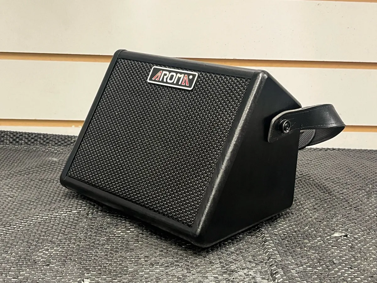 Aroma AG-15A Rechargeable Acoustic Amp - Image 1