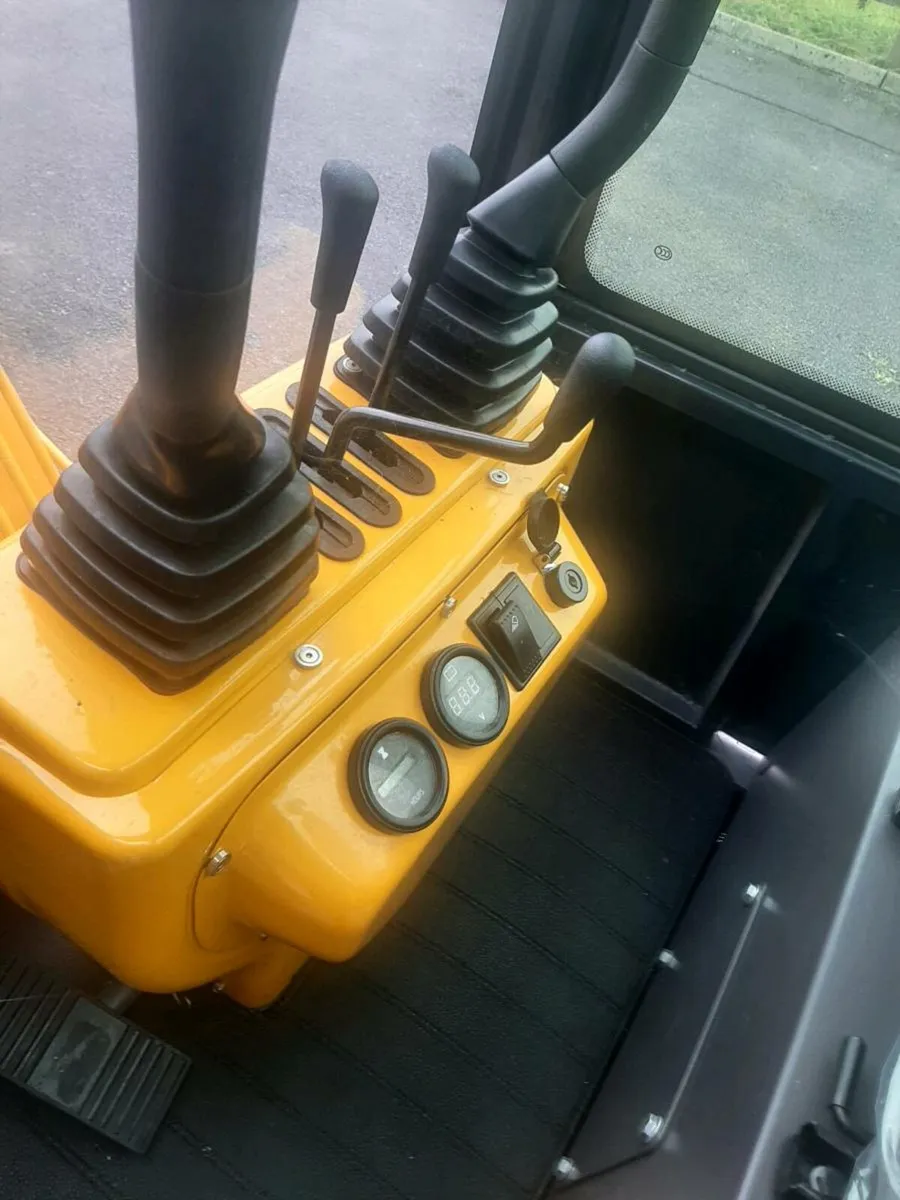 Mini digger - Image 3