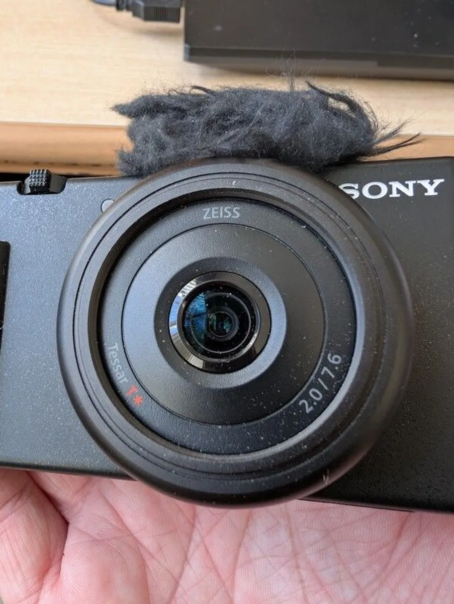 Sony Zv1f - Image 2