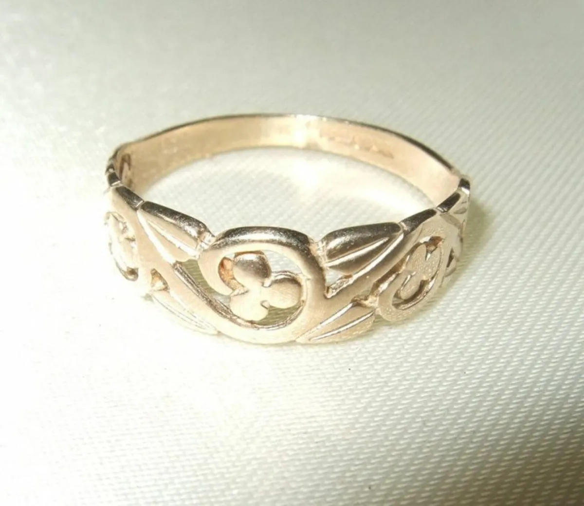 Vintage Hallmarked 9k Gold 'Clover' Wedding Band - Image 2