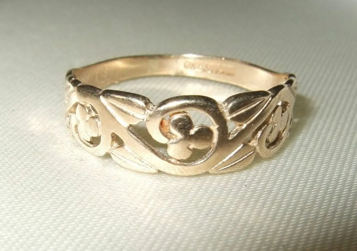 Vintage Hallmarked 9k Gold 'Clover' Wedding Band - Image 3