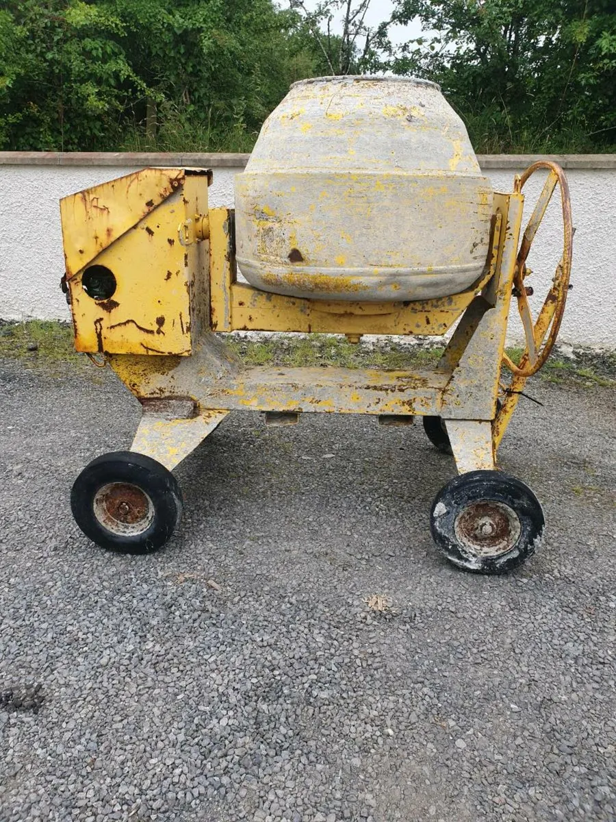 Cement mixer - Image 1