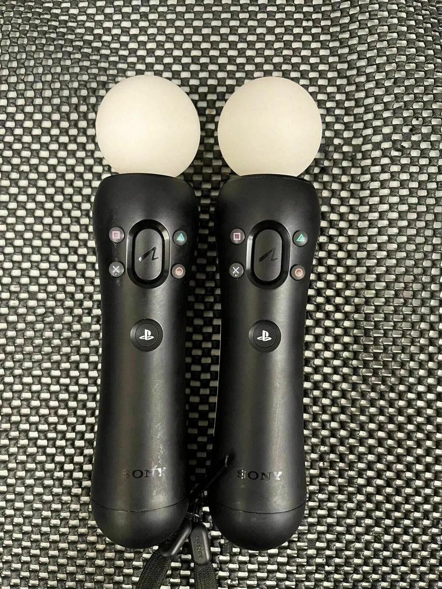 PS4 Move Controllers - Image 1
