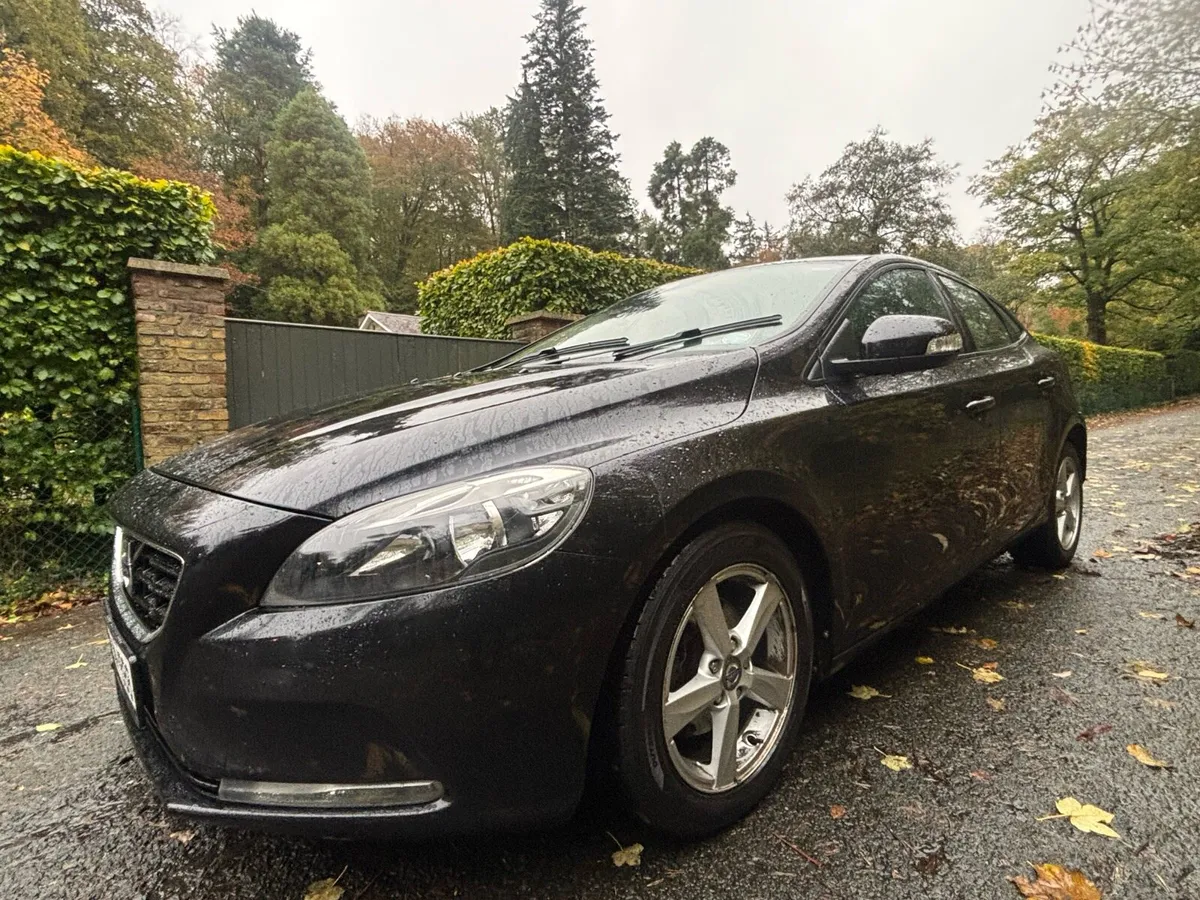Volvo V40 1.6 D2 Nav 115 BHP - Image 1
