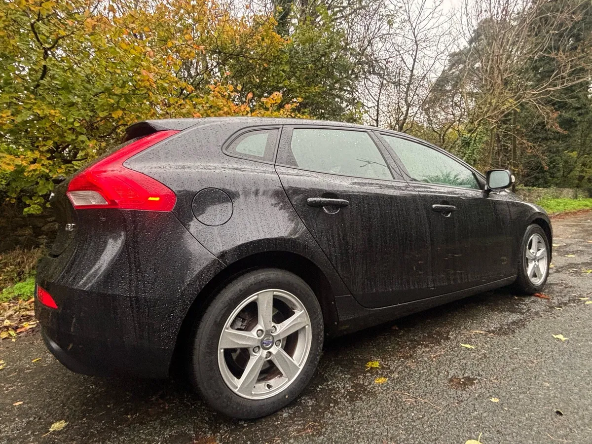 Volvo V40 1.6 D2 Nav 115 BHP - Image 3