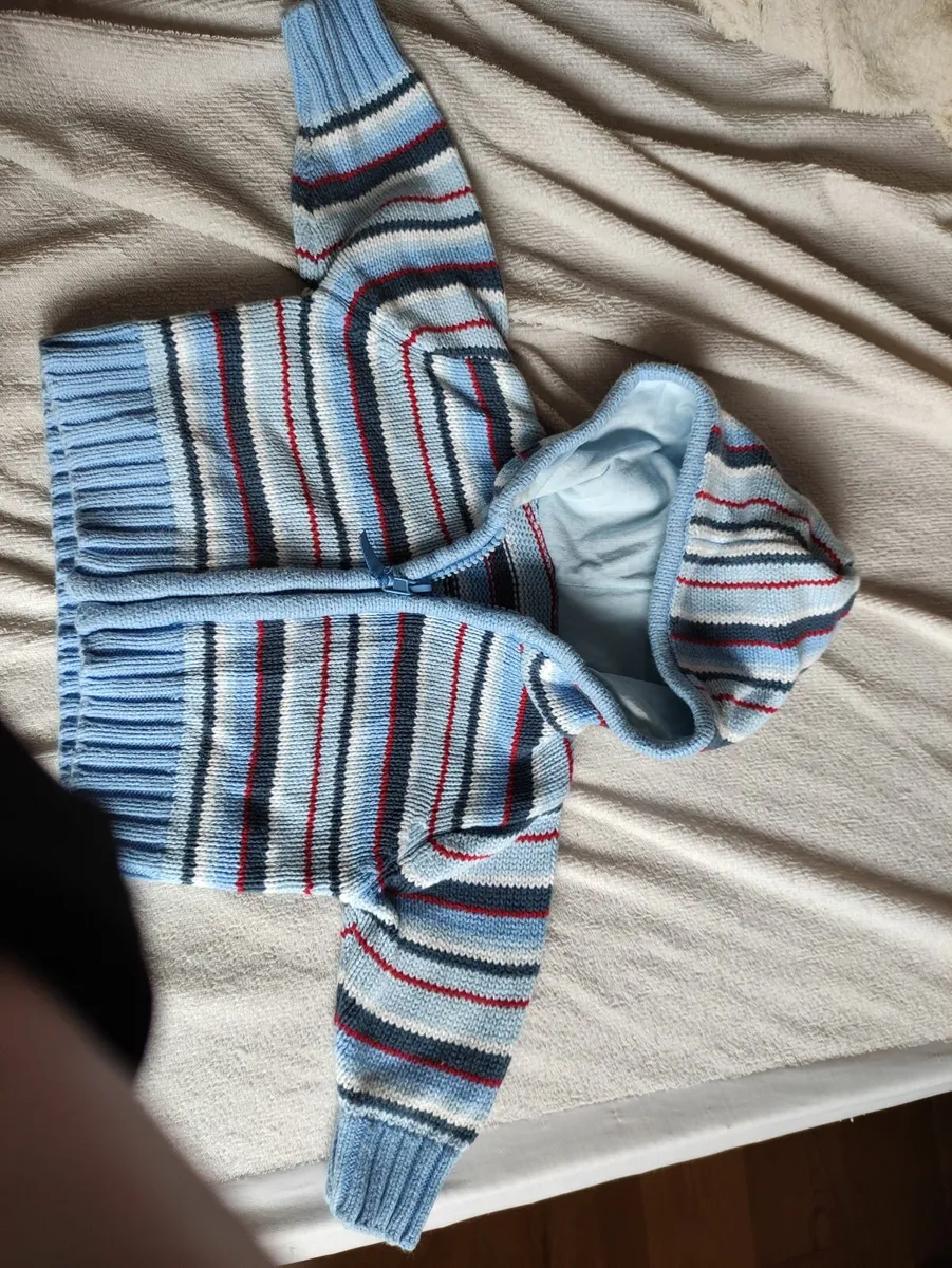 Newborn sweater with hood - Image 2