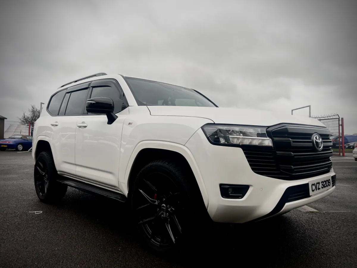 2025 TOYOTA LANDCRUISER LC300 - Image 3