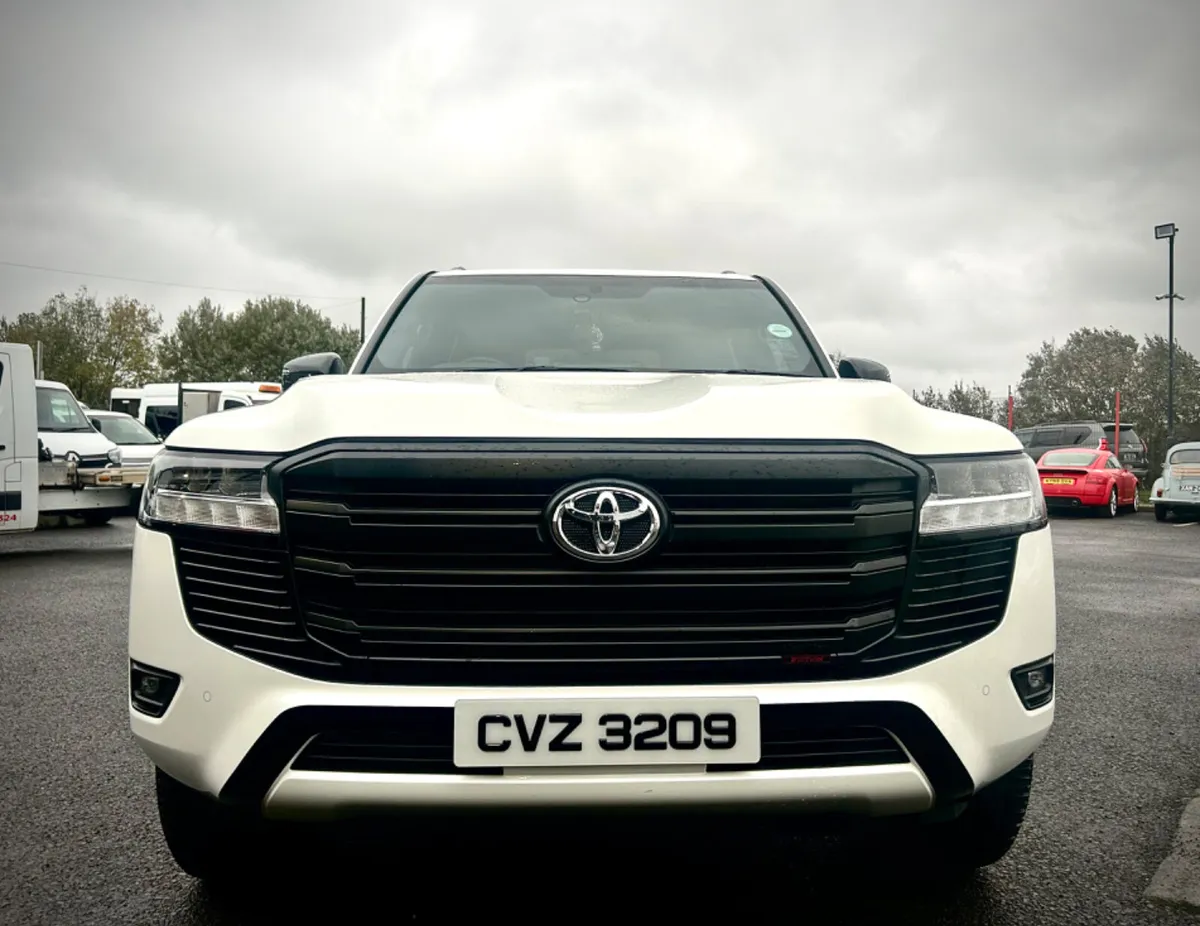 2025 TOYOTA LANDCRUISER LC300 - Image 2