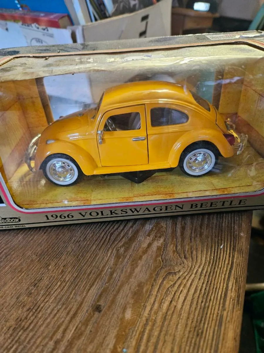 Corgi Redbox VW Beetle 1.24 - Image 2
