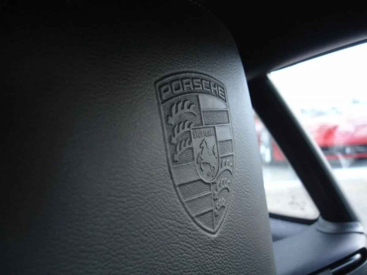 Porsche Cayman 2011 - Image 1