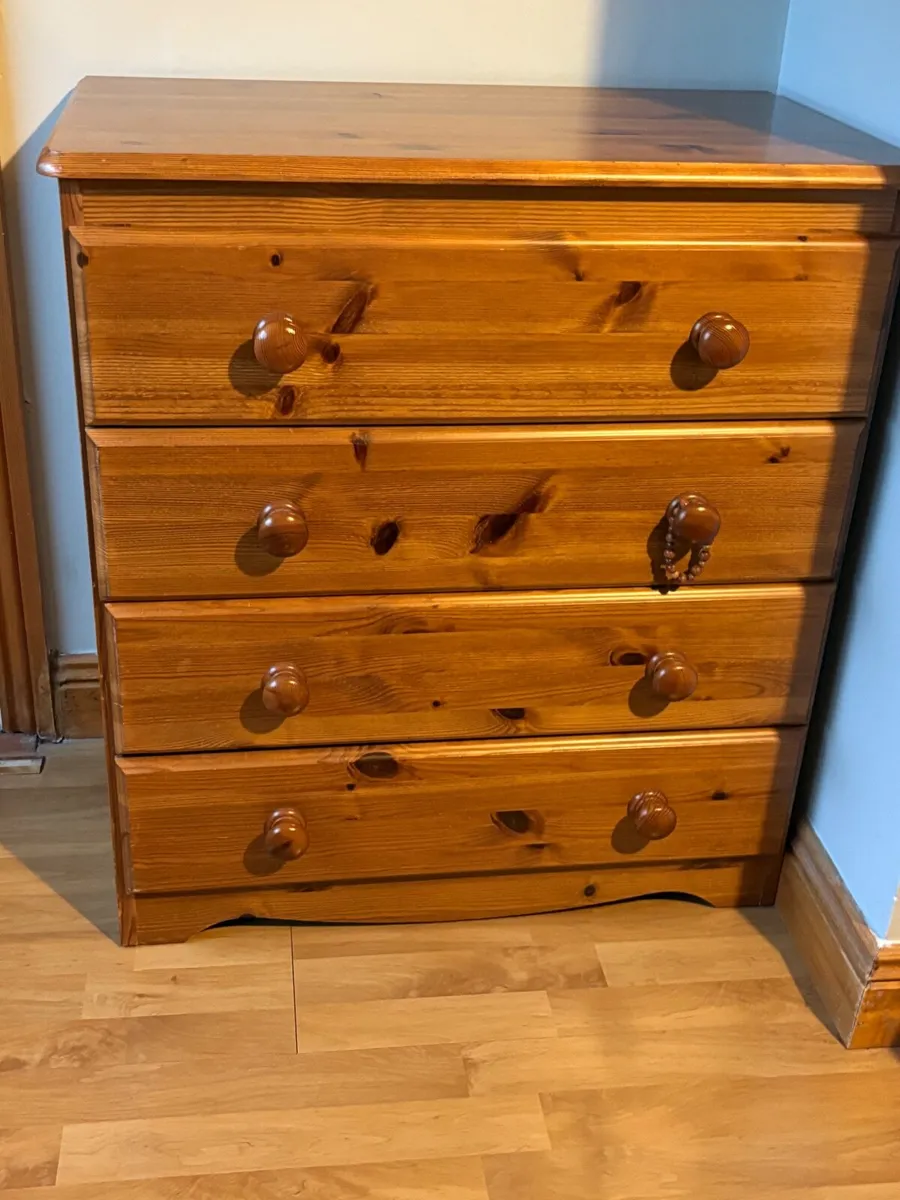 Pine chest of drawers - Image 1