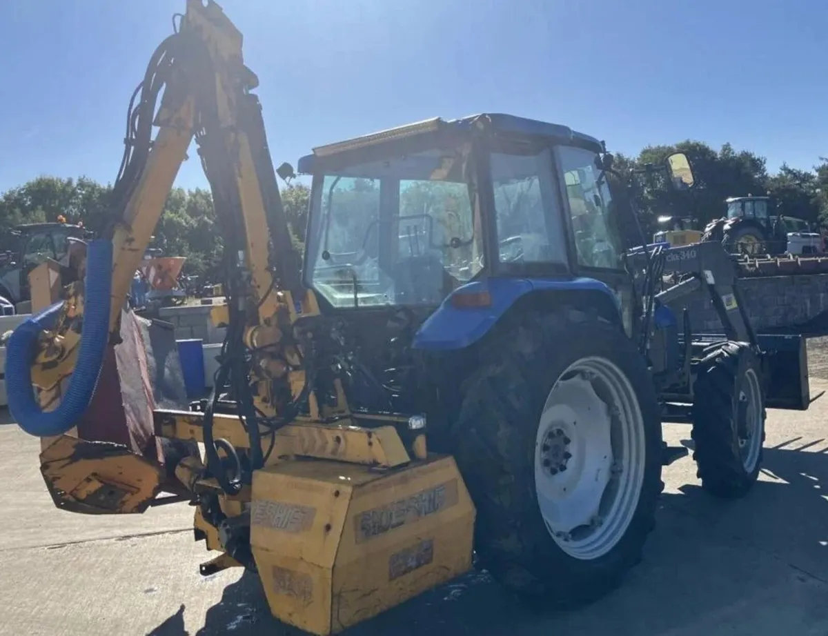 NEW HOLLAND 7635 C/W LOADER& BOMFORD HEDGER - Image 3