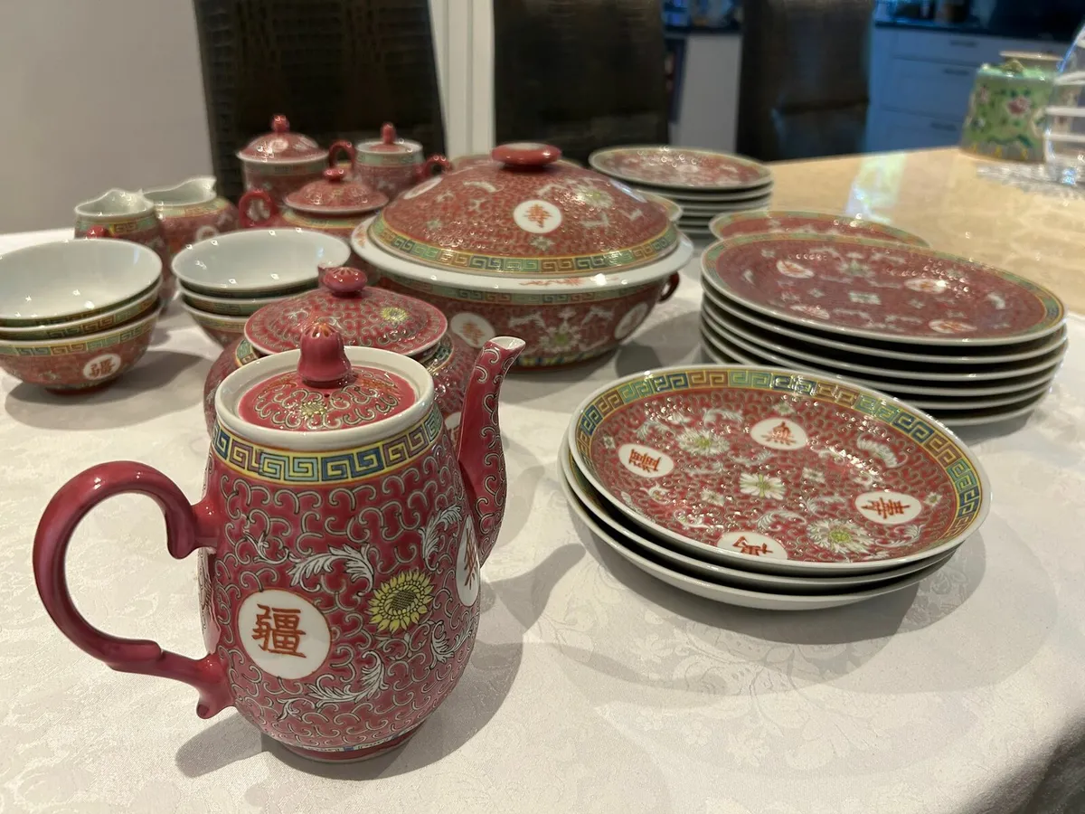 Porcelain 48pc red famille rose set, Killiney D - Image 3