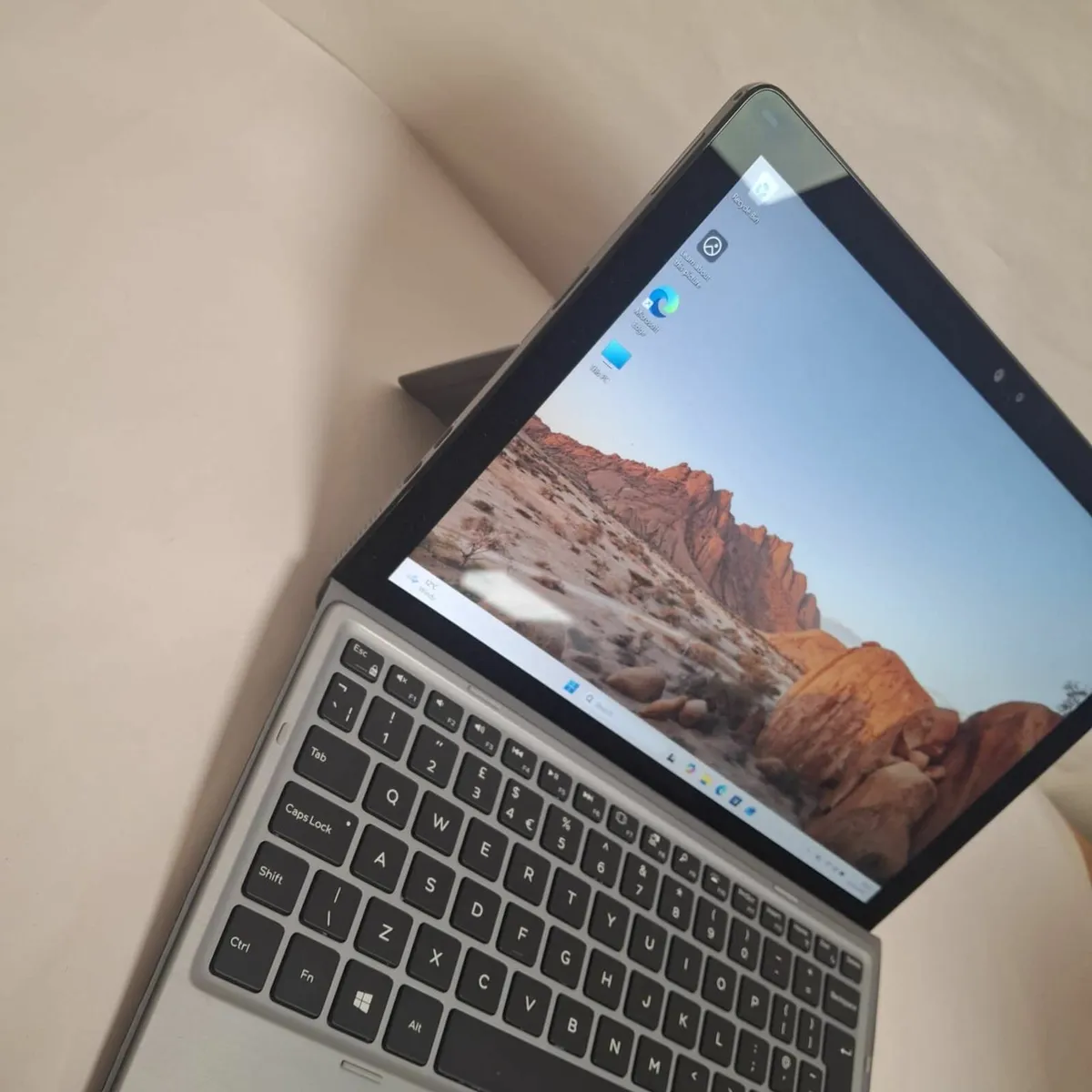 Dell Latitude 7210 2-in-1 i7 10th Touch Screen - Image 3