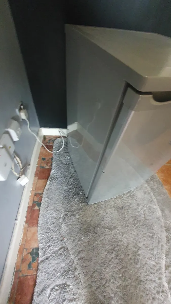 Undercounter fridge - Image 1