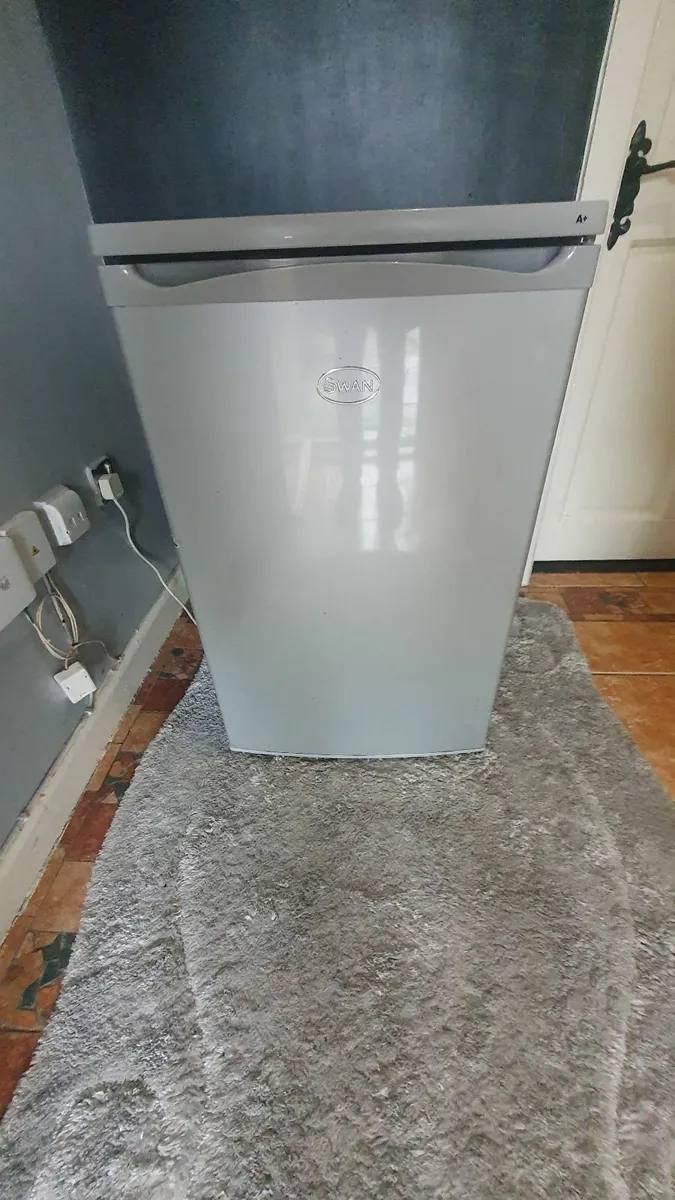 Undercounter fridge - Image 2