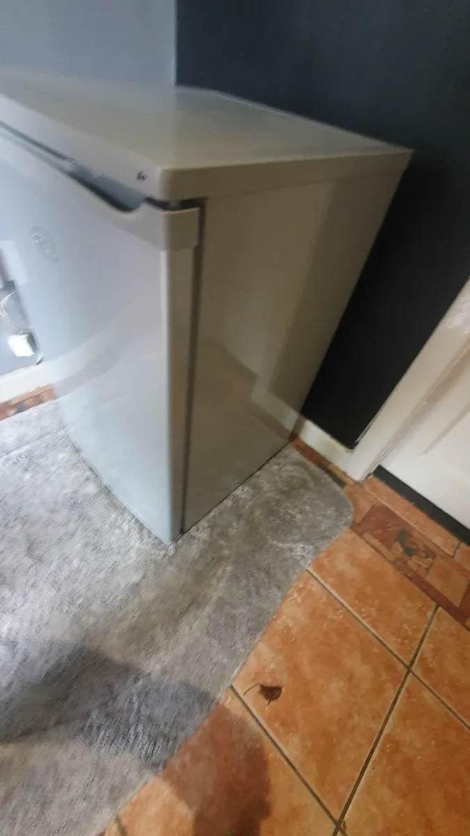 Undercounter fridge - Image 3