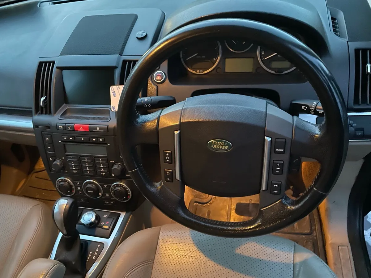 Land Rover Freelander 2009 - Image 2