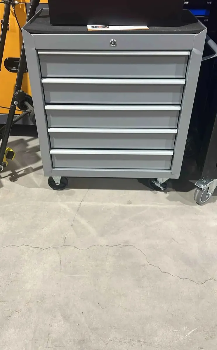 5-Drawer Toolbox With 3-Drawers Full Of Tools - Image 1