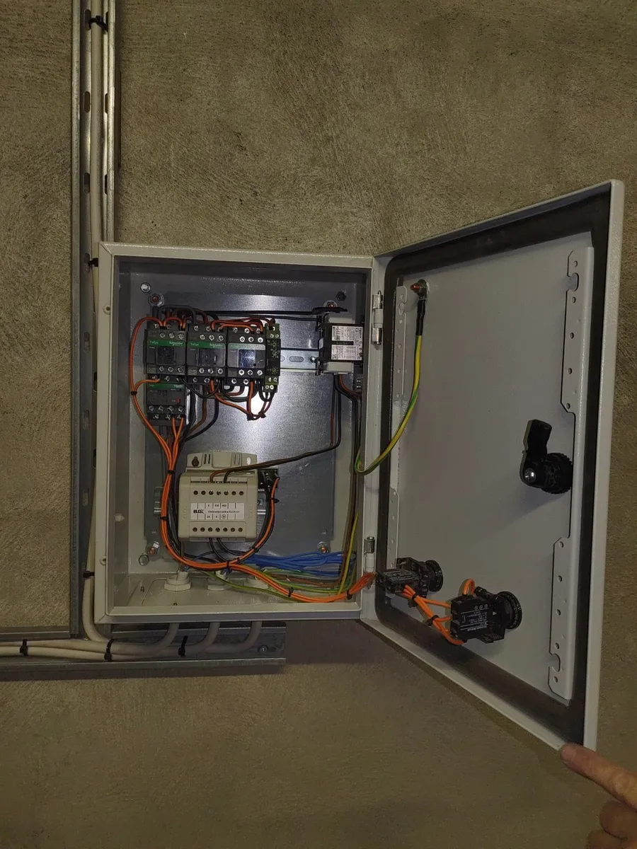 Dust extractor  250mm intake - Image 2