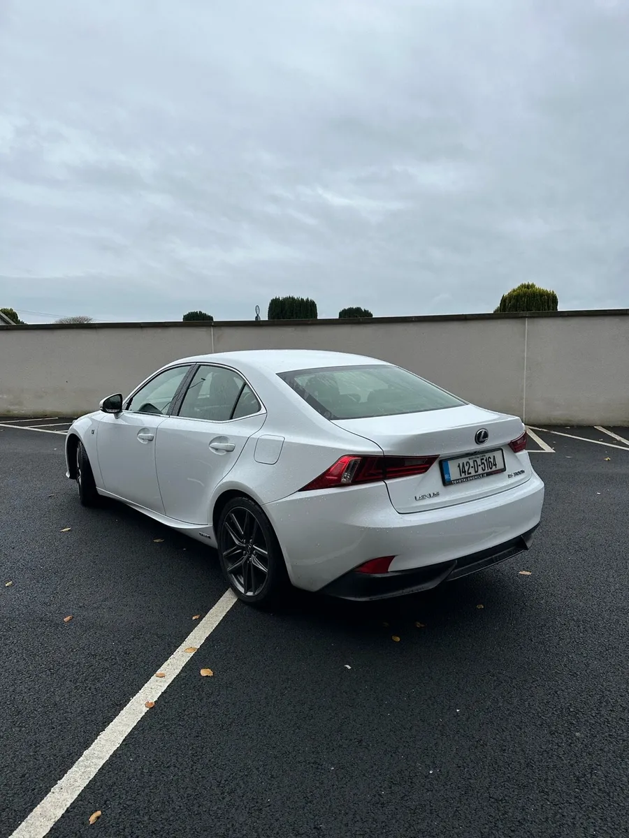Lexus IS 300H F-Sport - Image 4