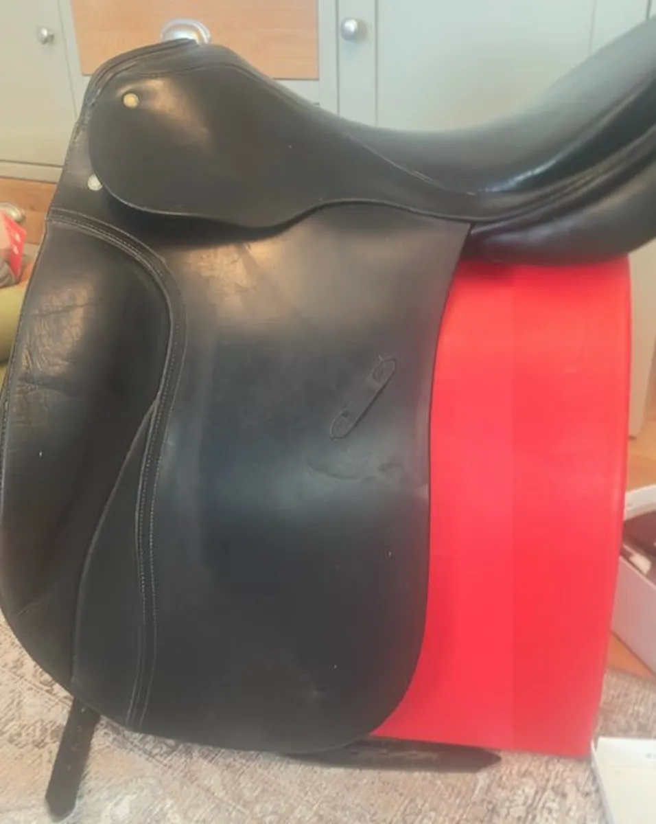 Passier Grand Gilbert Dressage Saddle 17.5" - Image 3