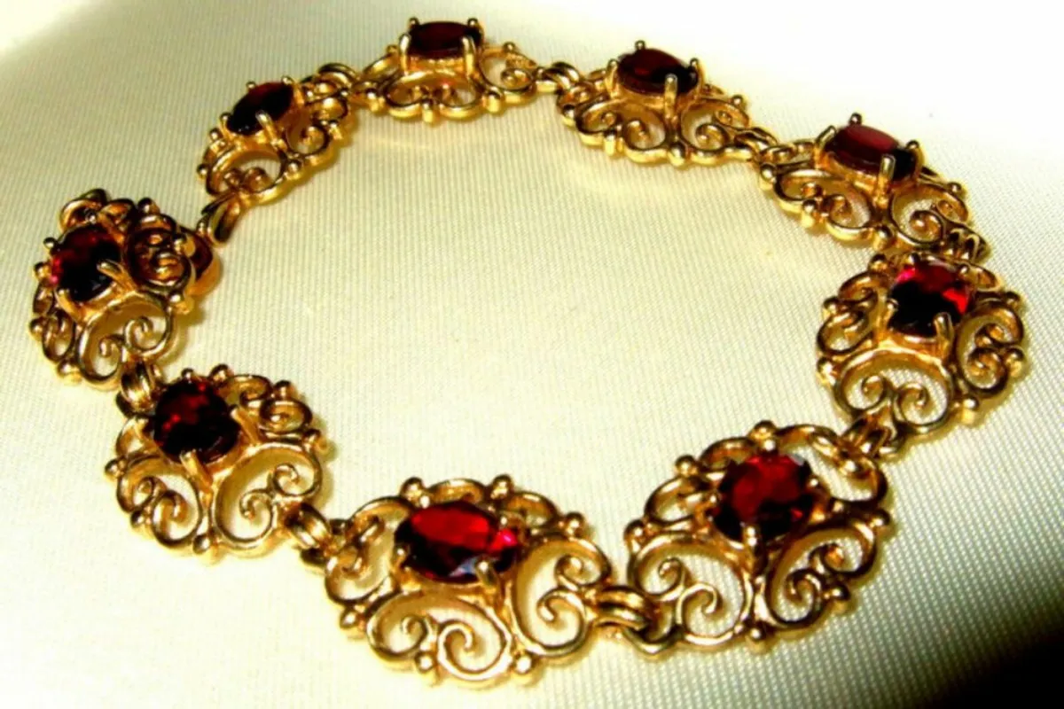 Vintage Hallmarked 9ct Gold / Garnet Bracelet - Image 2