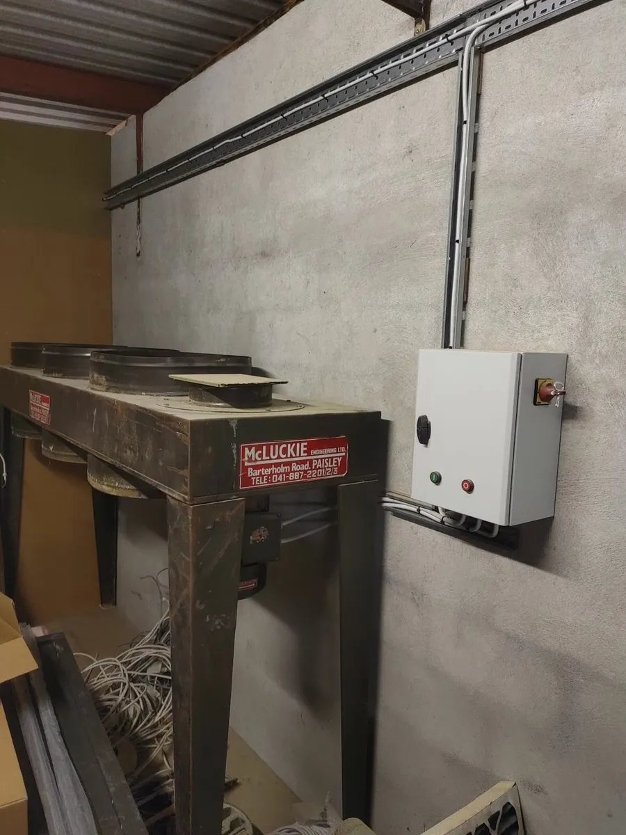 Dust extractor  250mm intake - Image 1